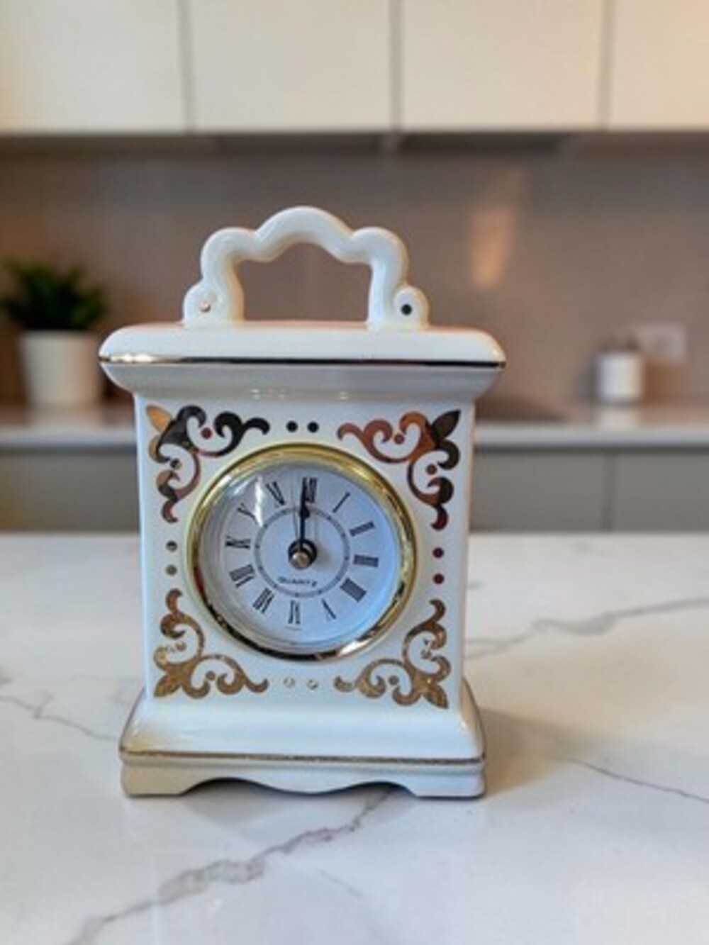 Vintage Avon Porcelain Carriage Clock White Gold Trim Quartz DM-2000 New In Box